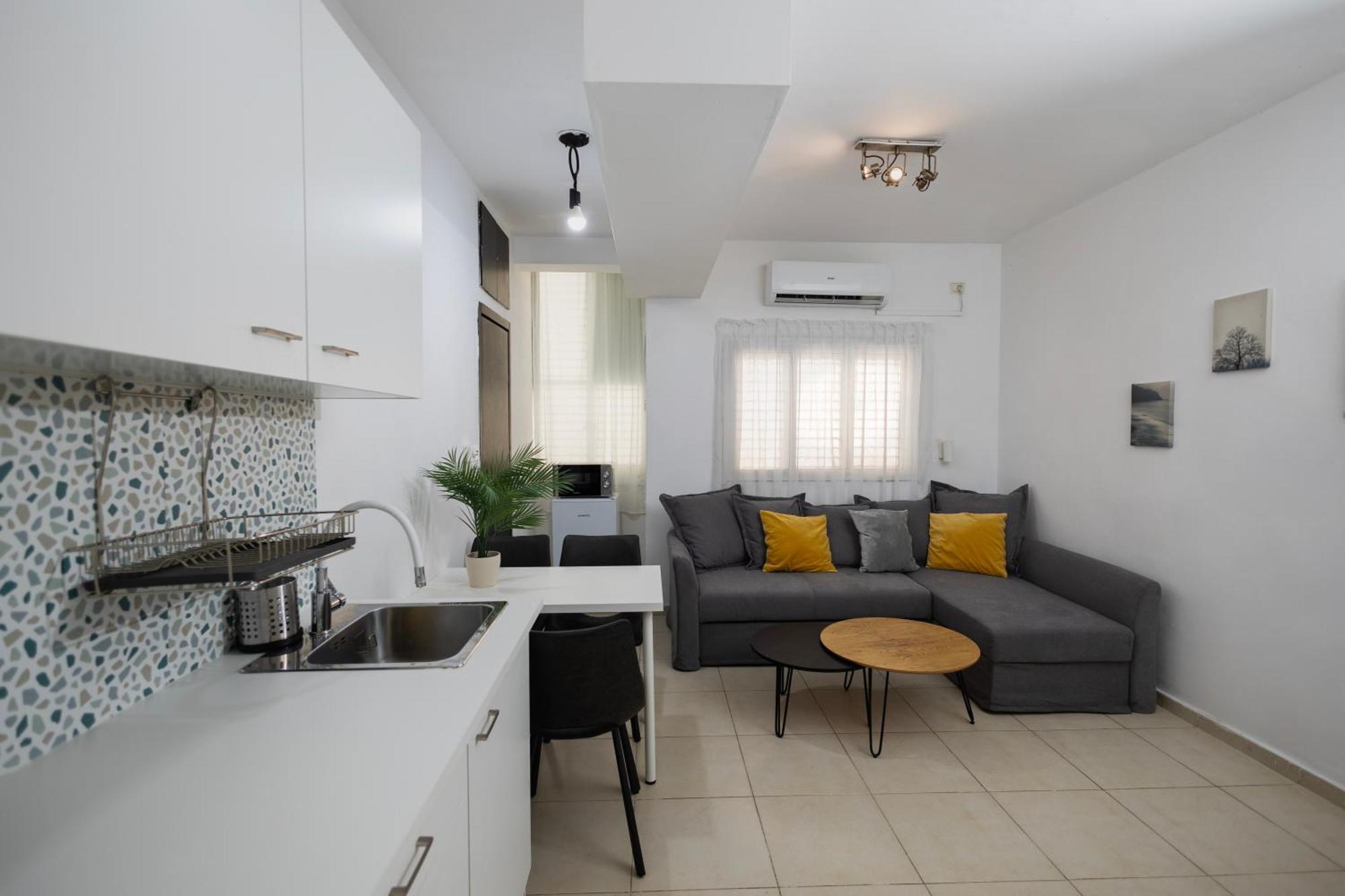 Tlv Port Perfect 1bd With A Shelter Căn hộ
